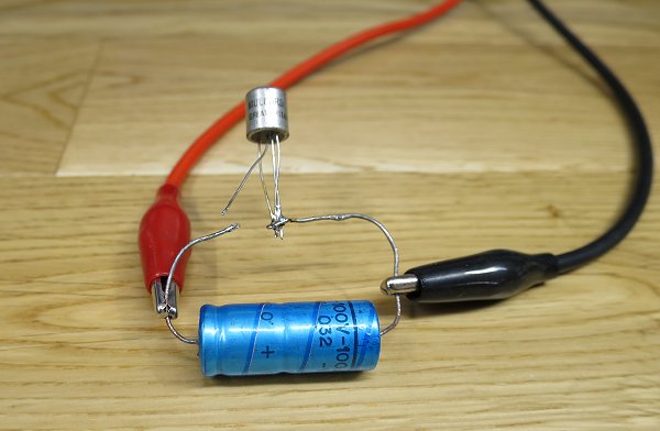 An AF11x soldered to the capacitor, about to be zapped (37k)